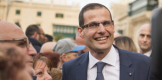 Μάλτα: Αθώος ο πρωθυπουργός μετά από δικαστική έρευνα για τον θάνατο μεταναστών στη θάλασσα