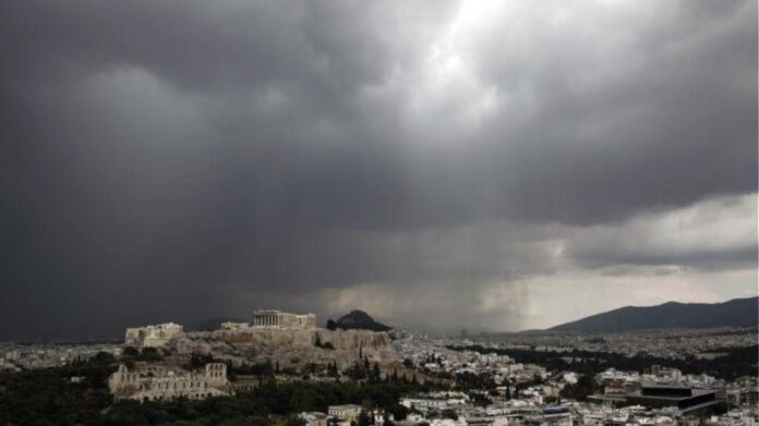 Καιρός: Άνοιξαν οι ουρανοί τη Δευτέρα το βράδυ στην Αττική – Κακοκαιρίας συνέχεια την Τρίτη