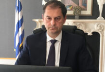 Κόντρα Θεοχάρη-Βελόπουλου στη βουλή για τα γιατροσόφια και ανασχηματισμό