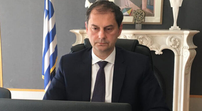 Η άμυνα του Μαξίμου στα γαλάζια αυτογκόλ Κόντρα Θεοχάρη-Βελόπουλου στη βουλή για τα γιατροσόφια και ανασχηματισμό