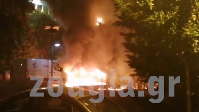 Στις φλόγες αυτοκίνητο στην Αγία Παρασκευή