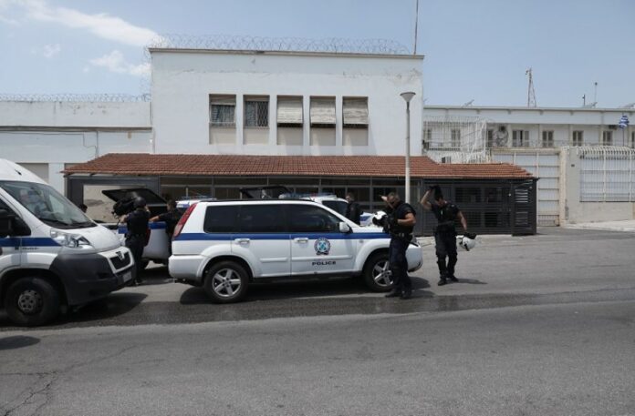 Απόδραση στον Κορυδαλλό: Μπήκε στο φορτηγό με τα φρούτα και το κατάλαβαν 9 ώρες μετά