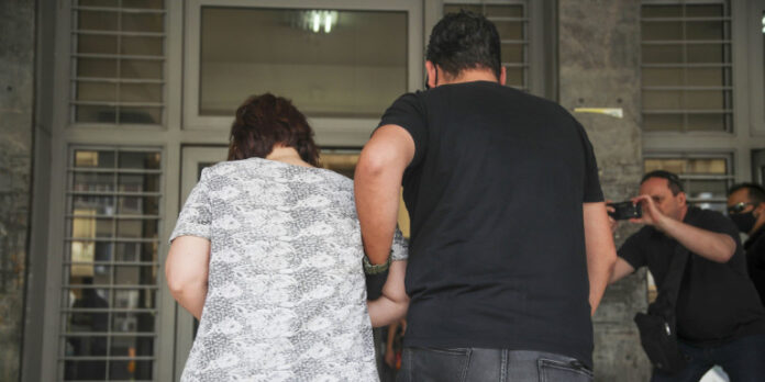 Δολοφονία στη Θεσσαλονίκη: Τελευταίο αντίο στον ταξιτζή -Σε ξενώνα κακοποιημένων γυναικών είχε φιλοξενηθεί η σύζυγος