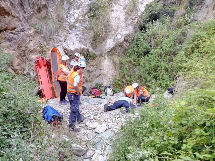 Πολυτραυματία από χαράδρα διέσωσαν σε άσκηση εθελοντές της ΛΕΔ (ΦΩΤΟ)