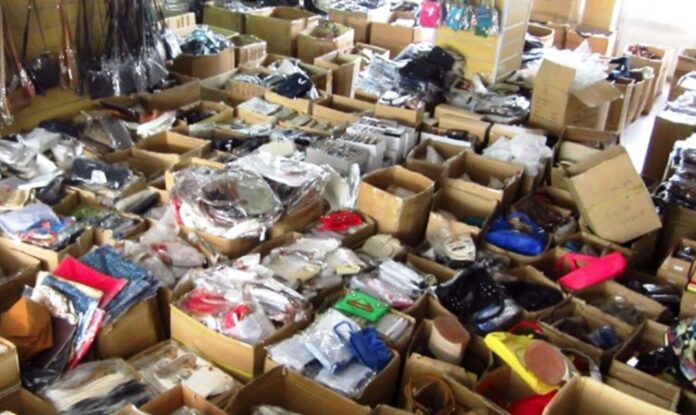 Είχε μετατρέψει το σπίτι του σε… mall για παρεμπόριο!