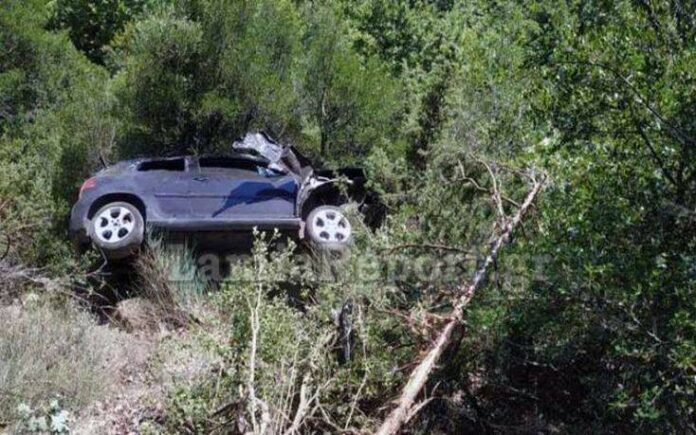 «Βουτιά» στον γκρεμό για αυτοκίνητο στη Φθιώτιδα