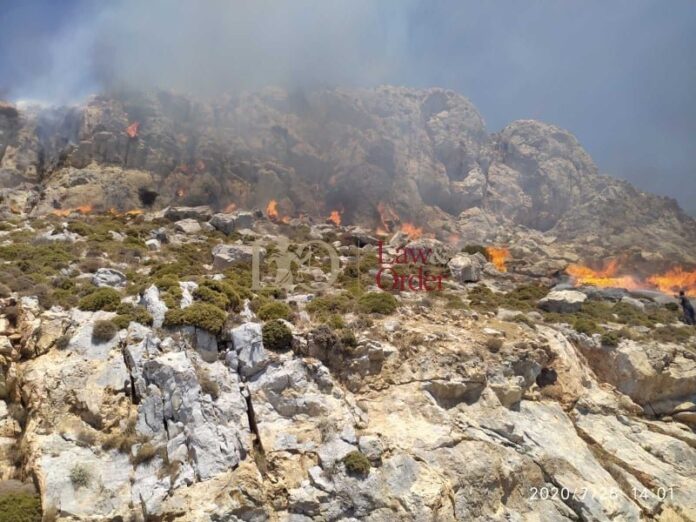 Φωτιά στην ανεξέλεγκτη χωματερή της Καλύμνου (ΦΩΤΟ)