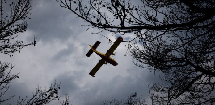 Σοκάρει η κατάθεση του αξιωματικού που πέταξε πάνω από το Μάτι