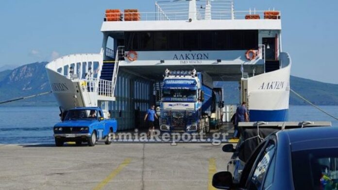 Έπεσε αυτοκίνητο στο λιμάνι της Αρκίτσας – Ο οδηγός προσπαθούσε να… εισέλθει στο πλοίο