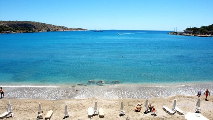 Παρ’ολίγον τραγωδία στη Βουλιαγμένη – Έτσι σώθηκε 6χρονη από πνιγμό