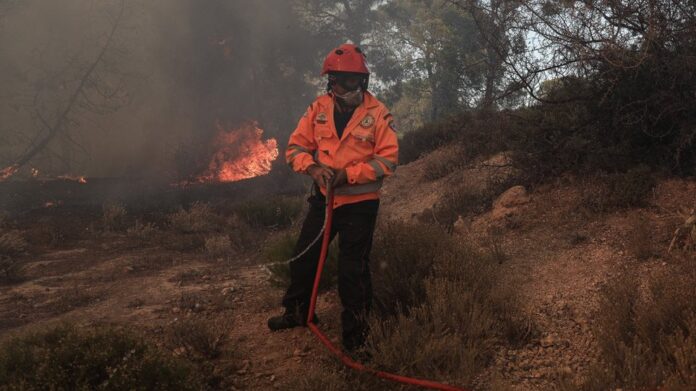 Φωτιά στις Κεχριές Κορινθίας: Σε 12 χλμ. το μέτωπο, κινείται προς Χιλιομόδι – Πληροφορίες για καταστροφές σε σπίτια