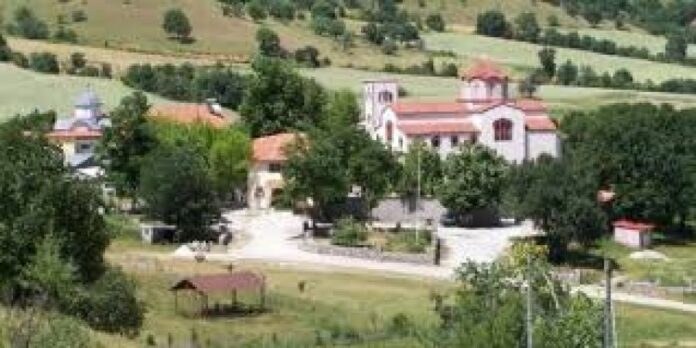 Πρωτοφανές περιστατικό σε ιερά μονή της Εορδαίας: Ιερομόναχος διέκοψε τη λειτουργία για 74χρονη που φορούσε μάσκα