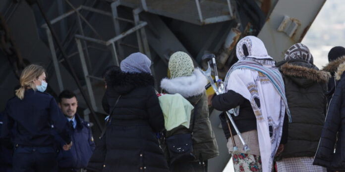 Λέσβος: Πάνω από 2.000 πρόσφυγες έφυγαν από τη Λέσβο σε ένα μήνα, για την ηπειρωτική Ελλάδα