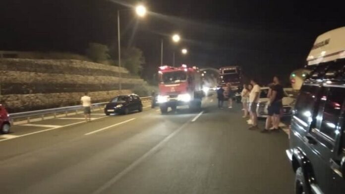 Φωτιά σε ημιφορτηγό στη σήραγγα Μετσόβου στην Εγνατία Οδό