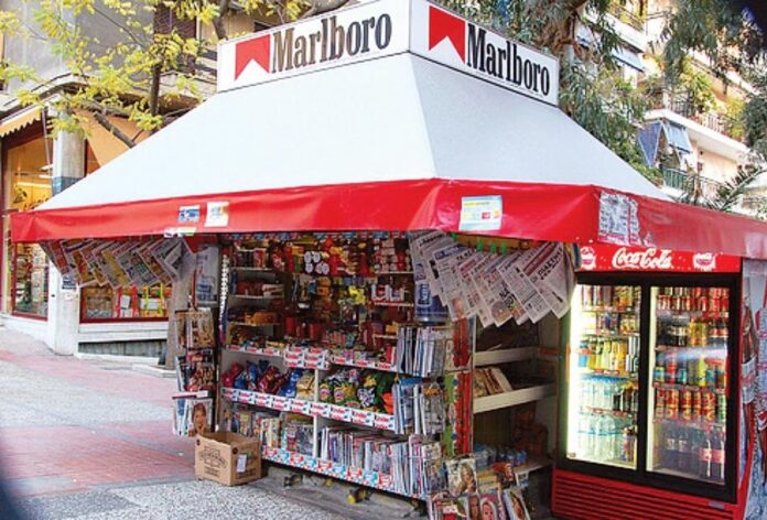 Λαμία: Ούτε οι περιπτεράδες δε τη γλύτωσαν! – Αστυνομικοί πήραν με τη σειρά τα περίπτερα και “μοίρασαν” πρόστιμα 150€