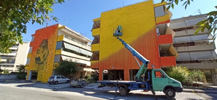 Τοιχογραφία σε πολυκατοικία του Βόλου για τα αδέσποτα από Ιταλό καλλιτέχνη