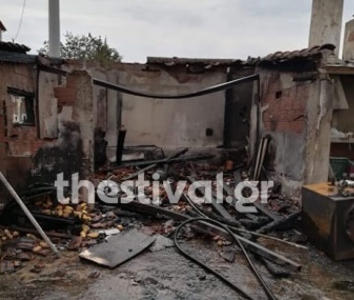 Θεσσαλονίκη: Κάηκε ολοσχερώς αποθήκη στη Λητή (ΦΩΤΟ)