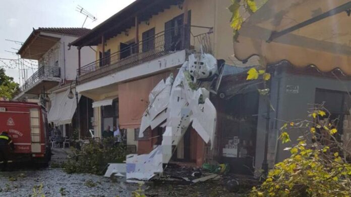 Πρώτη Σερρών: Το Τσέσνα έπεσε 100 μέτρα μακριά από το φαρμακείο που εργάζεται η μητέρα του χειριστή