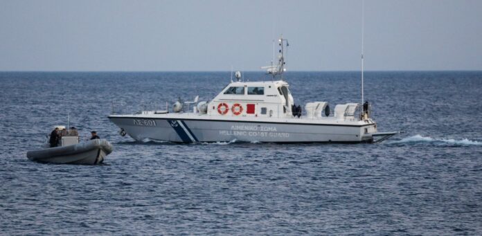Χάλκη: Ο ύποπτος ρόλος τουρκικού φορτηγού πλοίου που παρέδωσε 19 μετανάστες στην Τουρκία