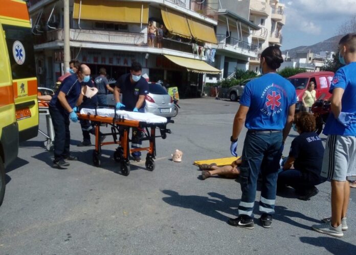 Τροχαίο στη Νέα Δημητριάδα – Ηλικιωμένος διέσχισε “σφαίρα” την Αναλήψεως και παρέσυρε μηχανάκι
