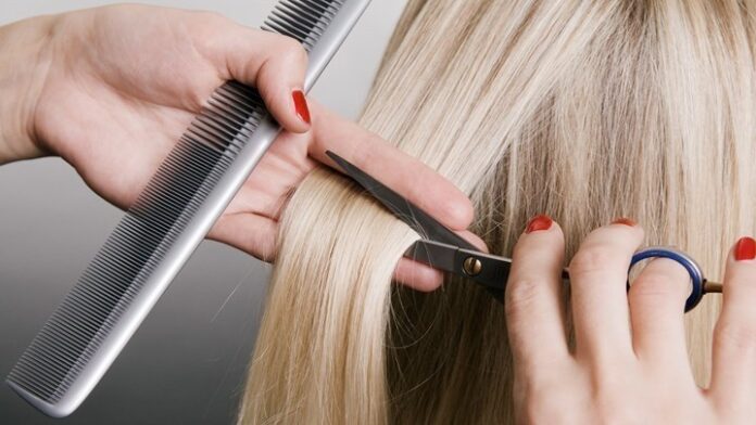 Πρόστιμο σε κομμωτήριο λόγω συγχρωτισμού – Δεν τηρούσαν τα ραντεβού