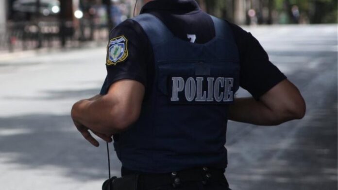 Σε καραντίνα επτά αστυνομικοί αφού επέστρεψαν από Τήνο