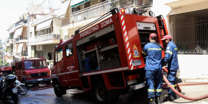 Θεσσαλονίκη: Φωτιά επί της οδού Κασσάνδρου, ζημιές σε ΙΧ