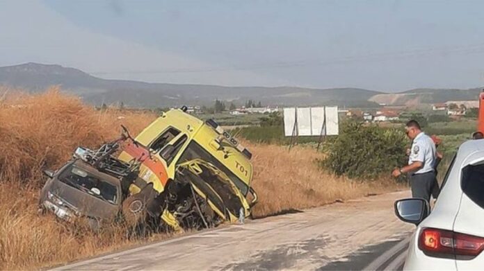 Χαλκιδική: Ασθενοφόρο συγκρούστηκε με ΙΧ – Τρεις τραυματίες