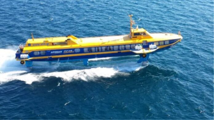 Μηχανική βλάβη σε ιπτάμενο δελφίνι πριν καταπλεύσει στην Αίγινα