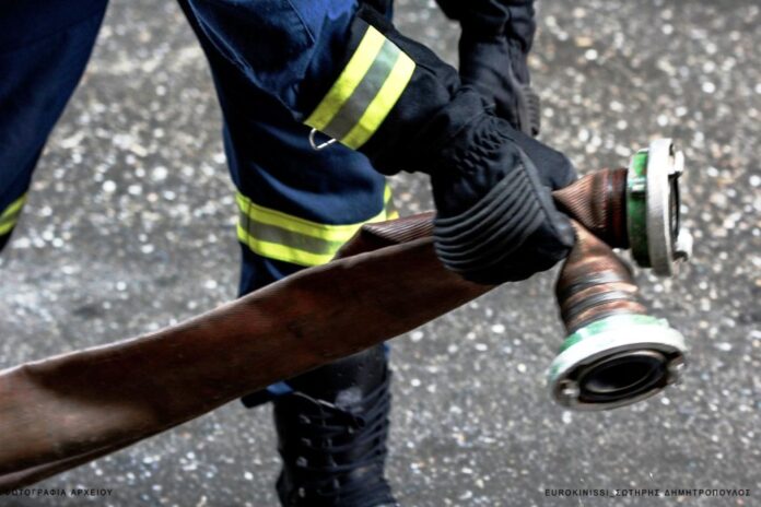 Κάηκε ολοσχερώς αυτοκίνητο Γερμανών στο Μαμιδάκι