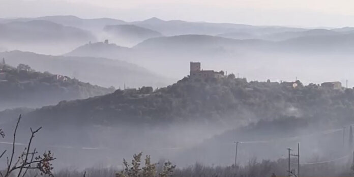 Φωτιά στην Ανατολική Μάνη: Καλύτερη η εικόνα σήμερα το πρωί, 2 ενεργά μέτωπα, ξεκίνησαν ρίψεις τα εναέρια μέσα