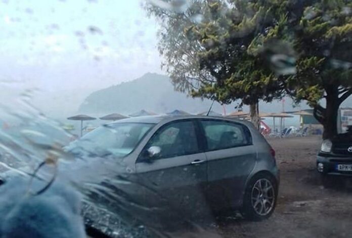 Ναύπλιο: Όπου φύγει φύγει από την Καραθώνα λόγω της καταιγίδας – Μποτιλιάρισμα και συνδρομή της αστυνομίας