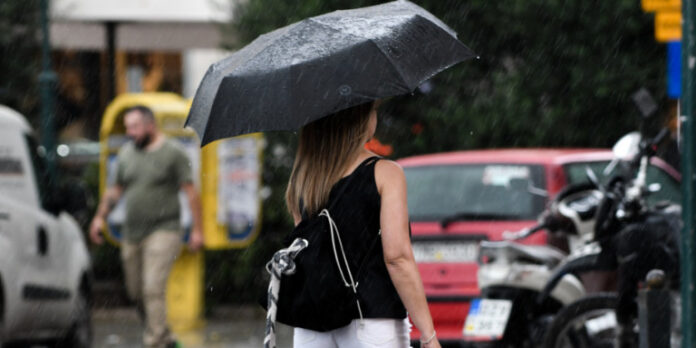 Αλλάζει το σκηνικό του καιρού: Πού αναμένονται βροχές, παραμένουν οι υψηλές θερμοκρασίες