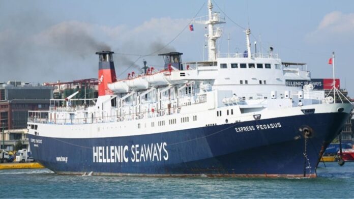 Προσέκρουσε σε βραχονησίδα το «Express Πήγασος» έξω από την Κάσο – (VIDEO)