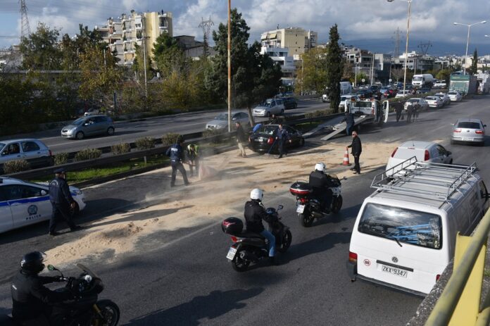Καραμπόλα πέντε οχημάτων στον Περιφερειακό Θεσσαλονίκης – Εκτροπές στην κυκλοφορία