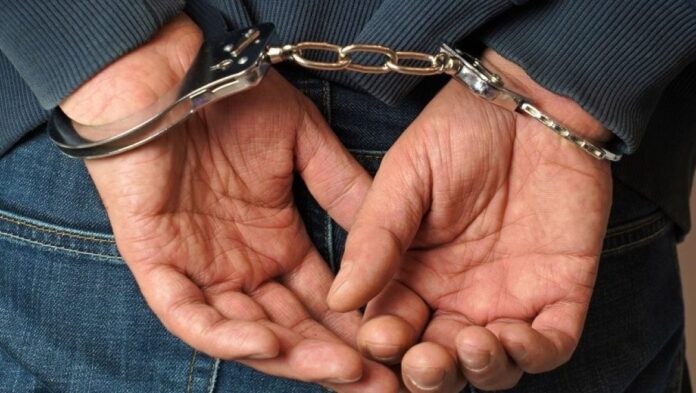 Αλμυρός: Για να αποφύγει την σύλληψη έκανε σάλτο πάνω από περιπολικό