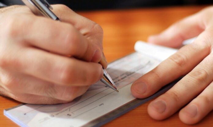 Προσοχή! Ο επιτήδειος έμπορος ΙΧ της Θήβας μοιράζει ακάλυπτες επιταγές