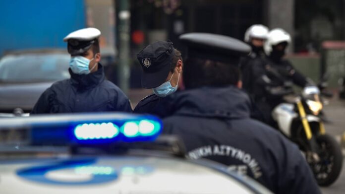 Της άρπαξαν κινητό τηλέφωνο και αυτοκίνητο στο κέντρο της Αθήνας