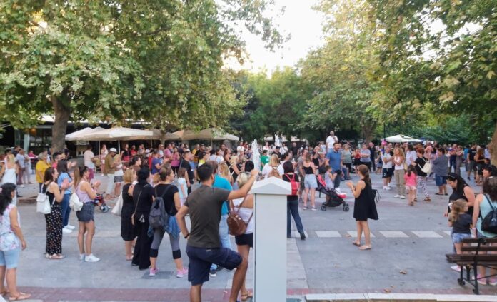 “Οχι φίμωτρα στα παιδιά μας”, διαμαρτυρία κατά της χρήσης μάσκας στα σχολεία