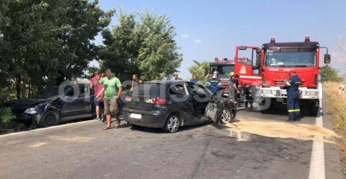 Τρεις τραυματίες σε σοβαρό τροχαίο που έγινε στην οδό Λάρισας-Βόλου