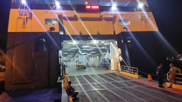 Για τη Λέσβο αποπλέει το Blue Star Chios – Θα φιλοξενήσει μετανάστες