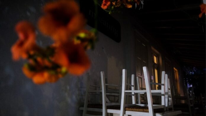 Συγκέντρωση στο Σύνταγμα μετά τα μεσάνυχτα του Σαββάτου από τους επαγγελματίες εστίασης