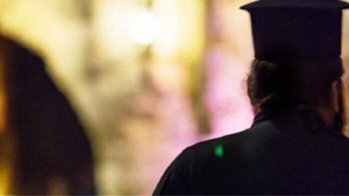 Φλώρινα: Σε άδεια ο ιερέας που ζητούσε από τους πιστούς να μην φορούν μάσκα