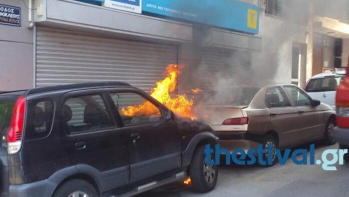 Θεσσαλονίκη: Φωτιά σε Ι.Χ. στους Αμπελόκηπους