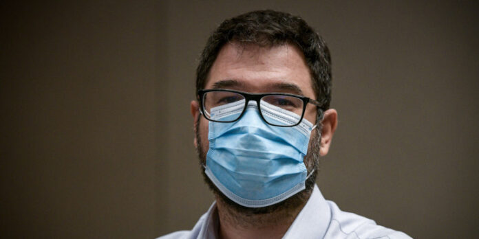 Ηλιόπουλος: Οι αντιφάσεις της κυβέρνησης τροφοδοτούν τις θεωρίες συνωμοσίας