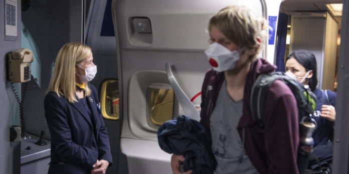 Αναγκαστική προσγείωση αεροσκάφους στην Κω -Βρετανός αρνούνταν να φορέσει μάσκα και συνελήφθη