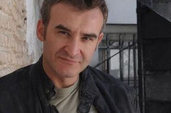 Ορφανός κατά Χαρδαλιά-Τσιόδρα: Δεν ξέρετε τι σας γίνεται, κλείνετε τα θέατρα αλλά αεροπλάνα, μετρό και λεωφορεία είναι ασφυκτικά γεμάτα