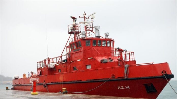 Φωτιά σε σκάφος στη Λάμψακο Ευβοίας