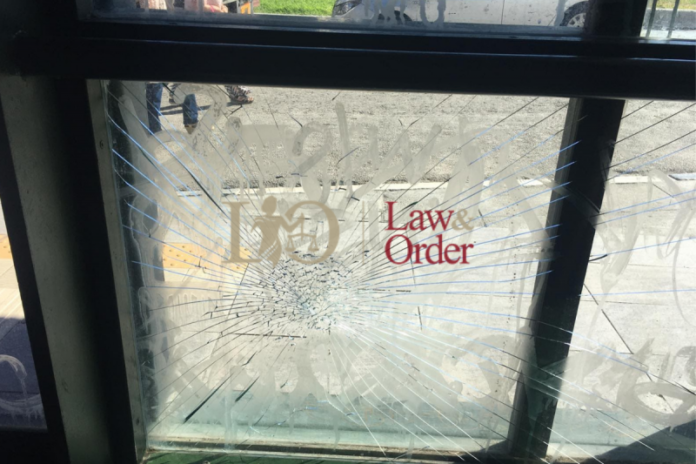 Επίθεση αγνώστων στον σταθμό του ΗΣΑΠ στο Θησείο : 17 προσαγωγές – Οκτώ συλλήψεις