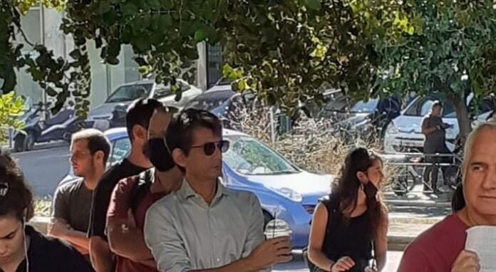 Χρυσή Αυγή : Ο Καρανίκας στην συγκέντρωση έξω από το Εφετείο